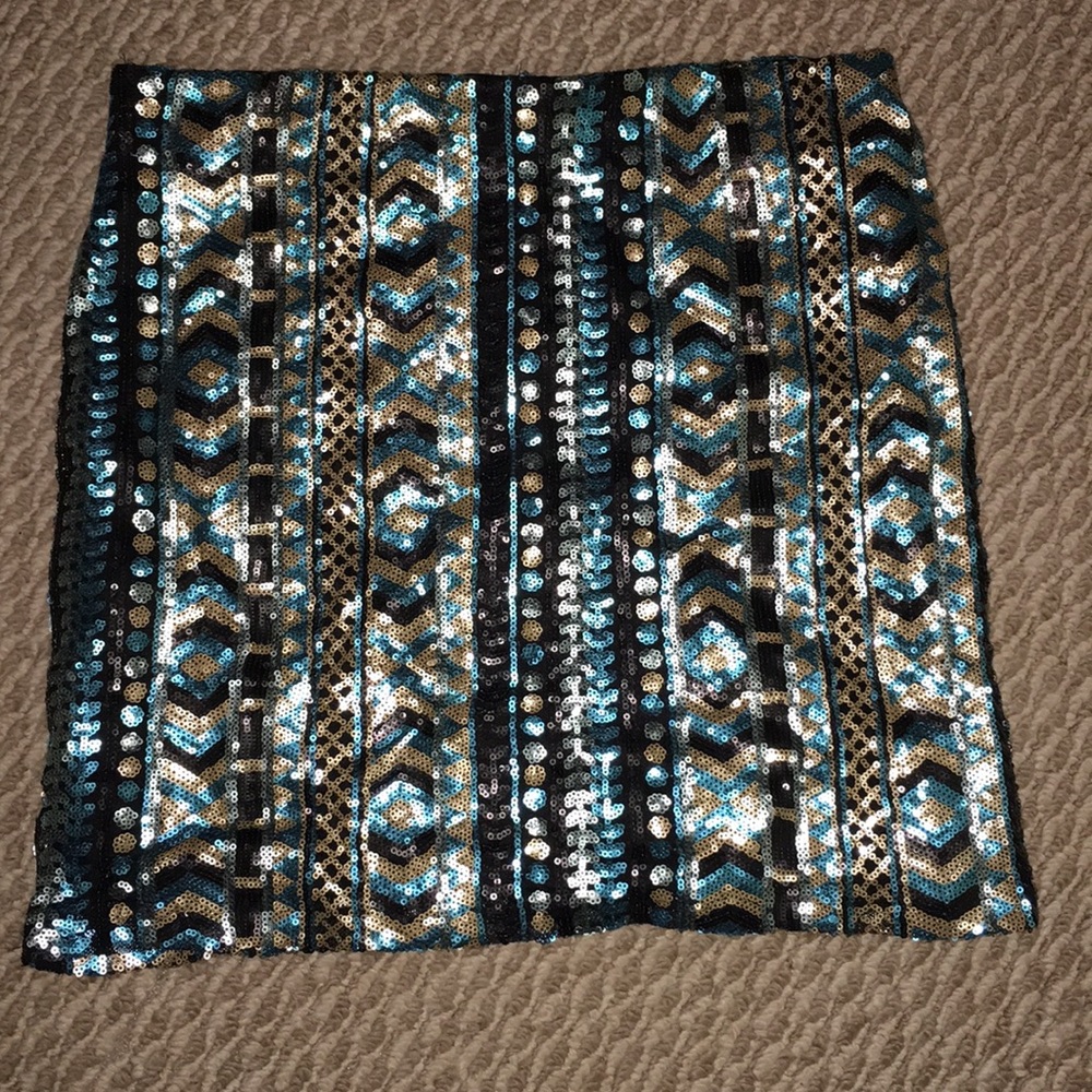 Cute stretchy mini! - Picture 2 of 2